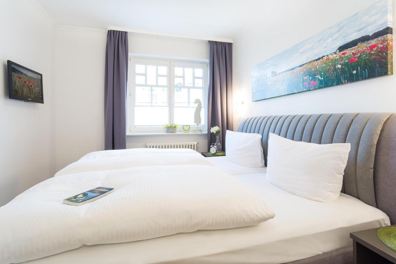 Strandvilla Seeadler Hinter Duene Und Meer ビンツ エクステリア 写真