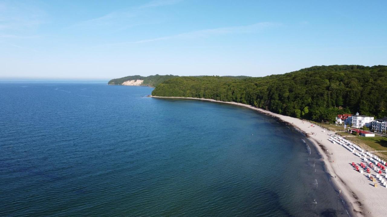 Strandvilla Seeadler Hinter Duene Und Meer ビンツ エクステリア 写真